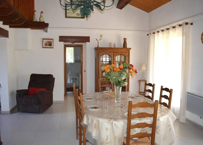 Maison 4 Pieces 7 Couchages Sur Ar000-067